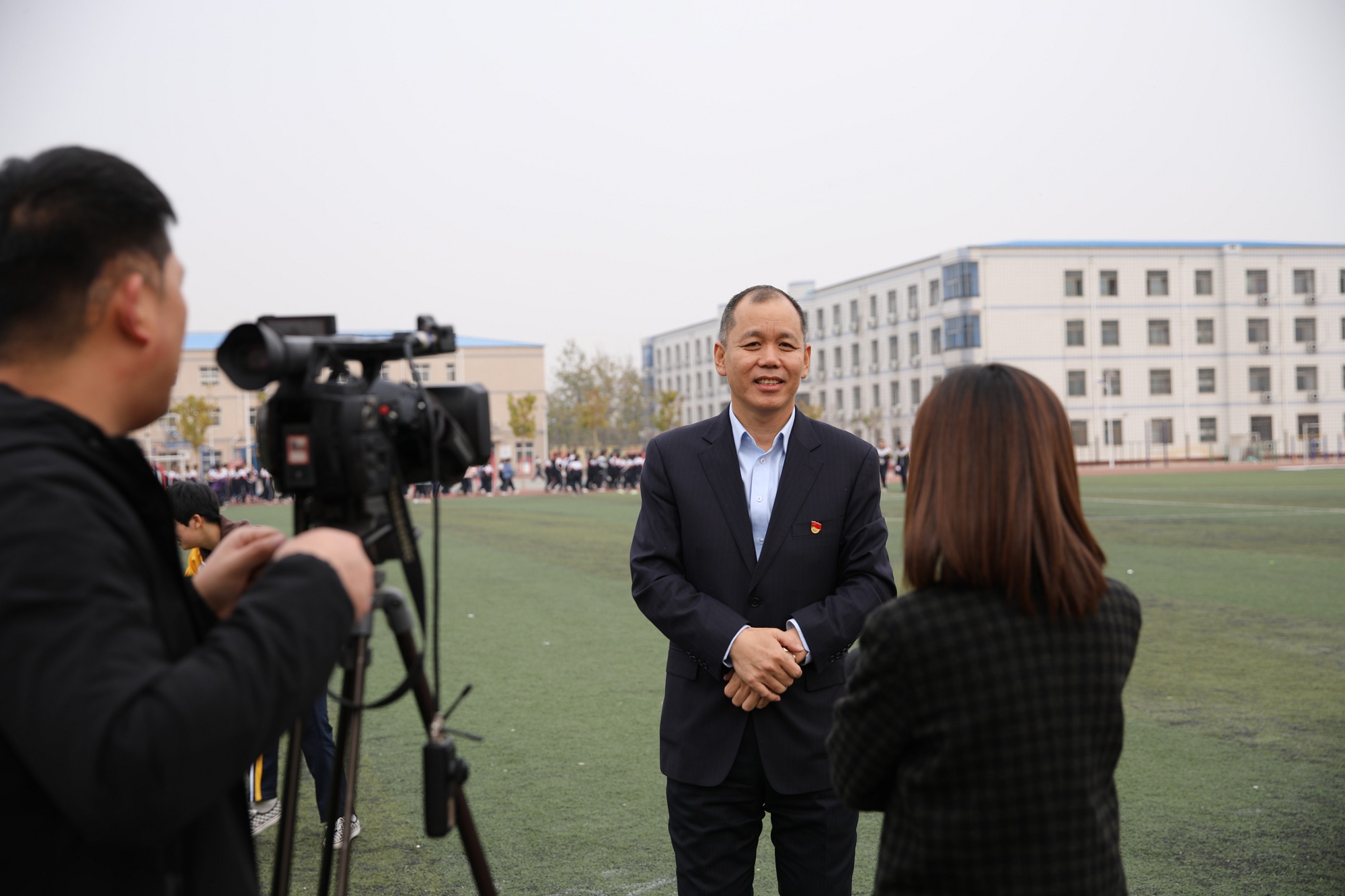 “多一张笑脸 多一份希望”携手同行,共筑未来| 华体官网网页版走进青县一中